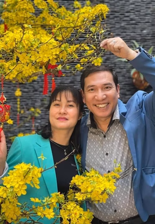 Vợ con Quang Thắng từng lên sống ở Hà Nội được một thời gian thì lại dọn về quê vì không quen cuộc sống đông đúc, chật chội. “Tôi nghĩ bản thân chịu cực đủ rồi, không nên làm khổ người thân”, Quang Thắng chia sẻ trong cuộc phỏng vấn với Vietnamnet. Ảnh: Vietnamnet.