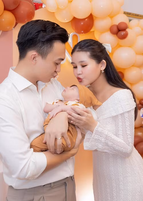 Con trai Ngân Anh tên thật Phan Lê An Hy, tên thân mật Tino.