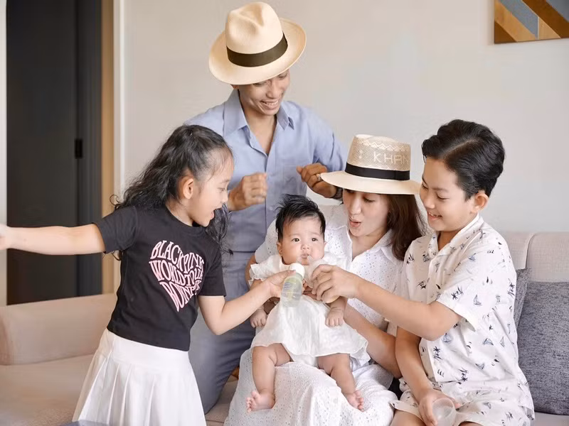 Kubi và Anna đều cưng chiều em gái.