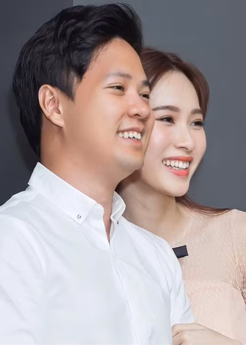 Tháng 10/2017, Thu Thảo lên xe hoa. Trong 7 năm kết hôn, vợ chồng nàng hậu luôn hạnh phúc.