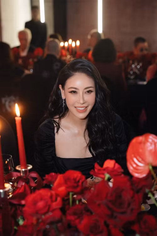 Bà mẹ ba con đầy sang trọng, quý phái. Ảnh: Vietnamnet.