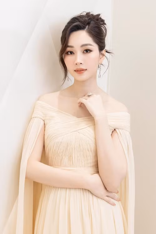 Ở tuổi 33, nàng hậu sở hữu nhan sắc vạn người mê. Ảnh: FBNV.
