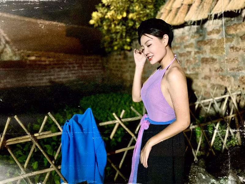 Nữ diễn viên có tạo hình quyến rũ trong phim hài Tết 2023 Ai là chưởng lễ.