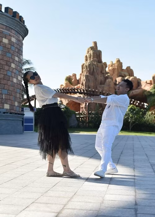 Từ khi gắn bó với nhạc sĩ Nồng nàn Hà Nội, "yêu nữ hàng hiệu" không bồng bột như trước nữa.