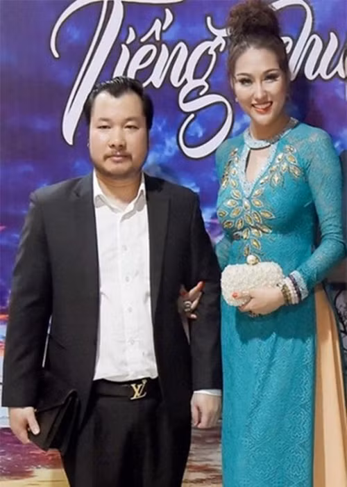 Sau 2 lần đò, Phi Thanh Vân có cuộc tình ngắn ngủi với doanh nhân Triệu Văn Dương. Khi còn yêu, nữ diễn viên hết lời khen ngợi nửa kia của mình thành đạt, tâm lý. Ảnh: Người Đưa Tin.