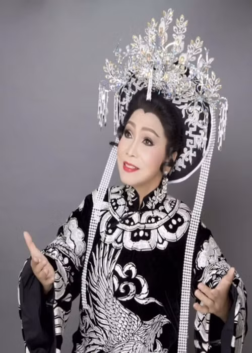 Tên tuổi nghệ sĩ Bạch Tuyết còn gắn liền với các vở: Thái hậu Dương Vân Nga (vai Thái hậu), Đời cô Lựu (vai cô Lựu), Lục Vân Tiên (vai Kiều Nguyệt Nga). Ảnh: Dân Trí.