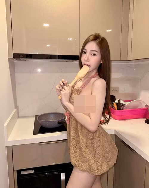 Cô được đánh giá có gu thời trang đời thường táo bạo.
