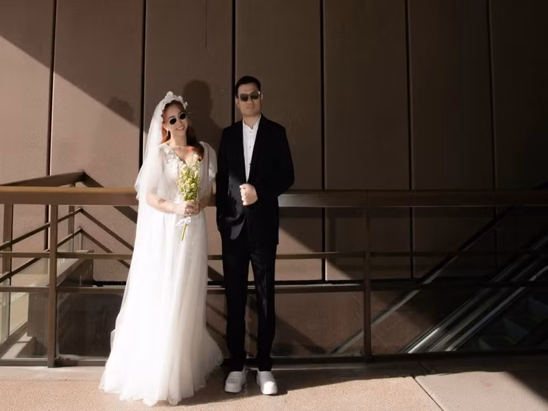 Vân Hugo và doanh nhân Đặng Cường chụp ảnh cưới tại một số nơi như Phú Yên (Việt Nam) và Australia.