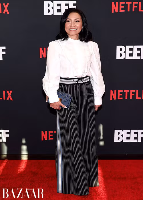 Hồng Đào tươi rói trên thảm đỏ ra mắt phim Beef. Ảnh: Shuttershock.