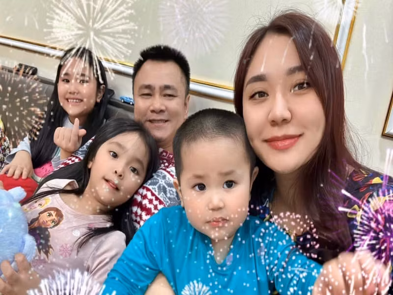 Có hậu phương vững chắc là vợ con, Tự Long yên tâm hoạt động nghệ thuật.