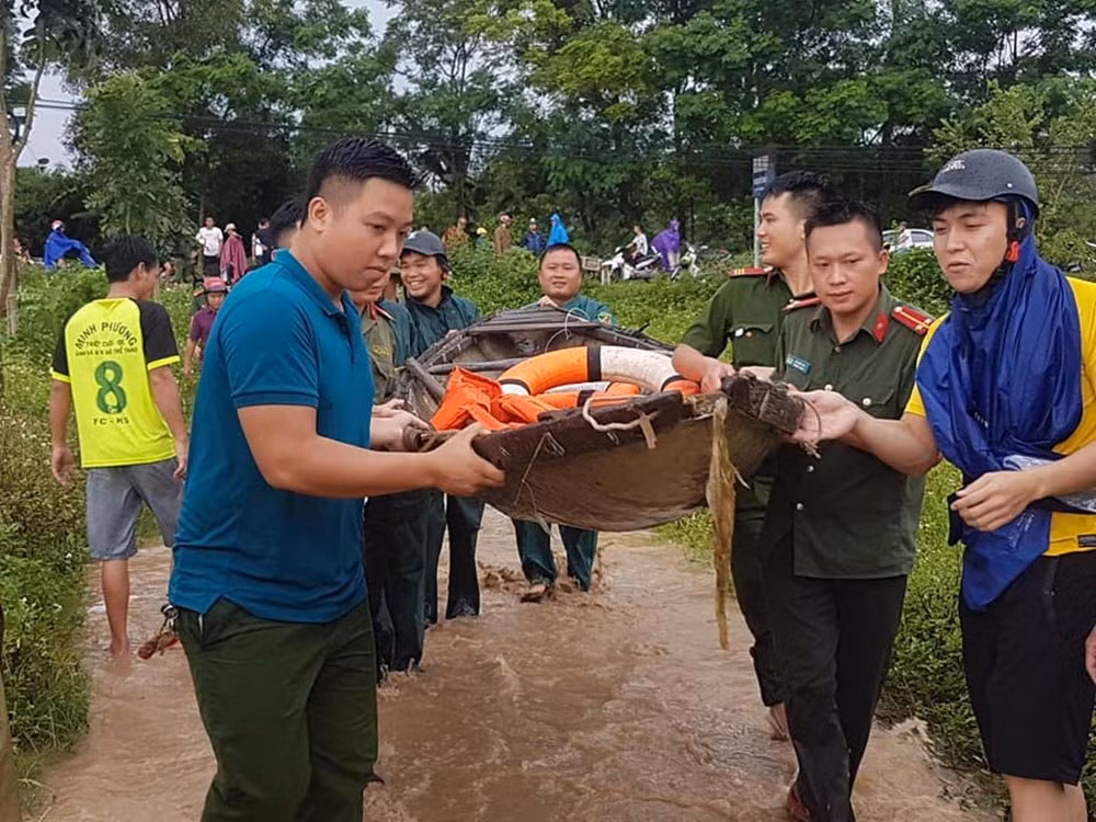 Hình ảnh cơ quan chức năng giúp dân được Bí thư Huyện ủy Con Cuông nhanh chóng chia sẻ trên trang facebook cá nhân