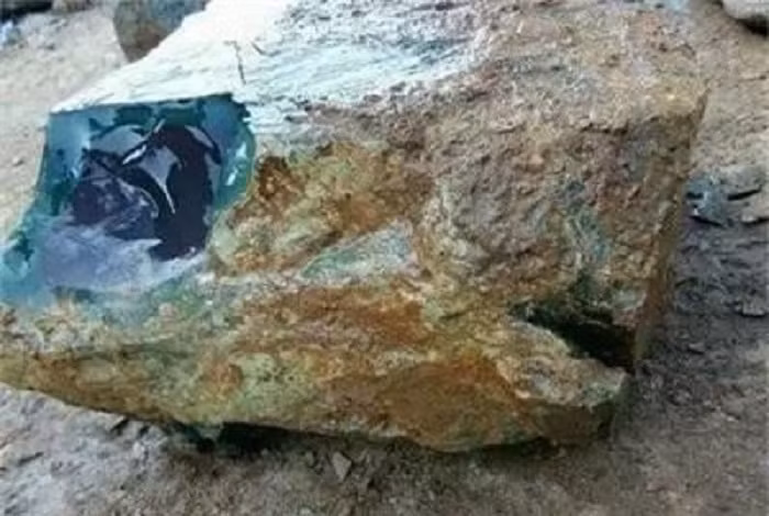 Tìm được tảng đá cẩm thạch, lão nông đem thẩm định rồi bật khóc Tim duoc tang da cam thach, lao nong dem tham dinh roi bat khoc