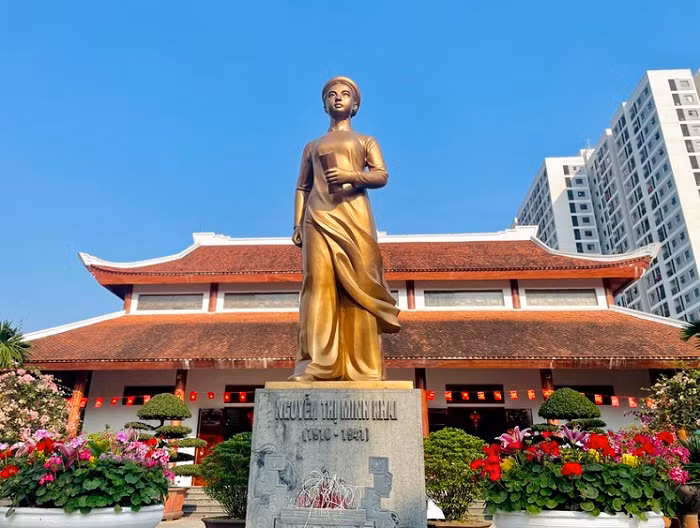 Nha luu niem Nguyen Thi Minh Khai- dia chi do giua long thanh Vinh