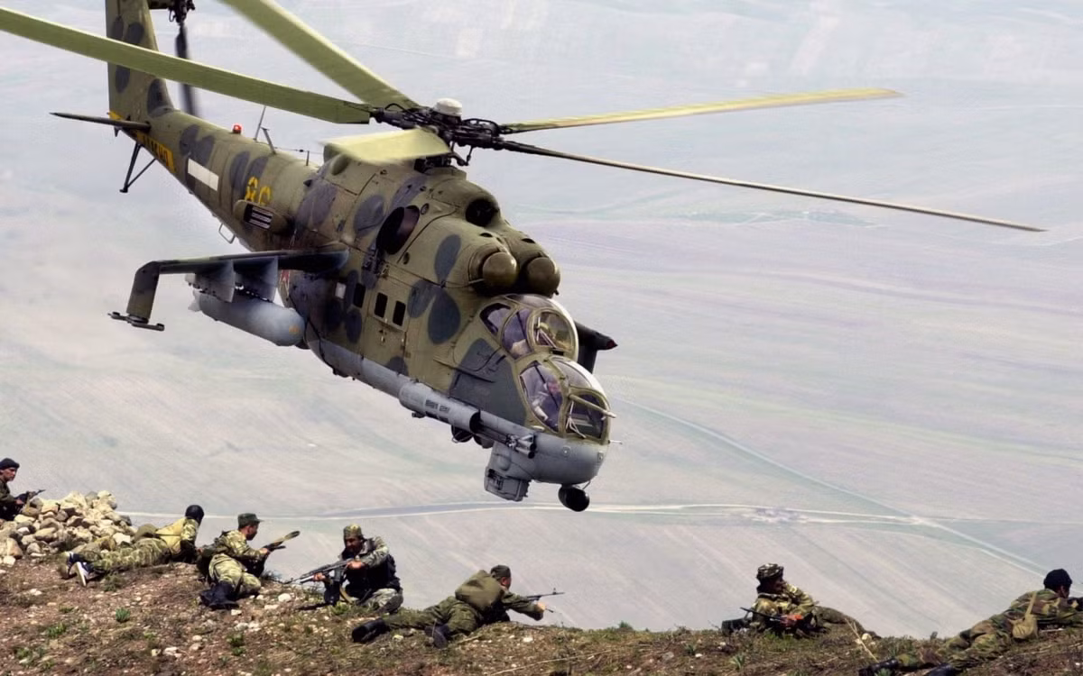 Trực thăng tấn công kiêm vận tải Mi-24 của Liên Xô cũ và Nga ngày nay có tốc độ tối đa vào khoảng hơn 300 km/h. Tin đồn Nga phát triển một trực thăng có tốc độ siêu bay nhanh dựa trên mẫu Mi-24 xuất phát từ việc trong không quân Nga hiện tại, Mi-24 là chiếc có tốc độ bay nhanh nhất. Nguồn ảnh: Wall.