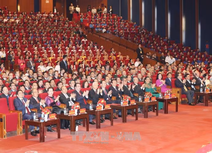 Lễ kỷ niệm 100 năm Cách mạng Tháng Mười Nga - Hình 2 Le ky niem 100 nam Cach mang Thang Muoi Nga-Hinh-2