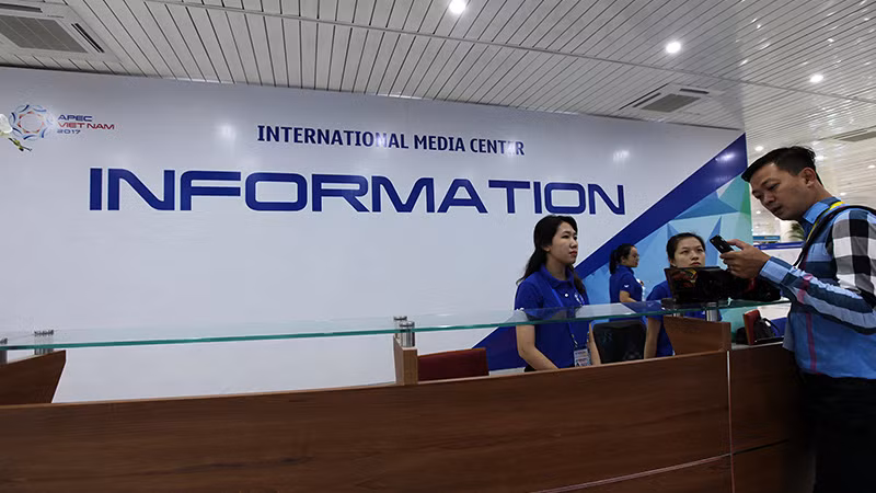 Tat bat ngay dau o dai ban doanh truyen thong APEC-Hinh-3