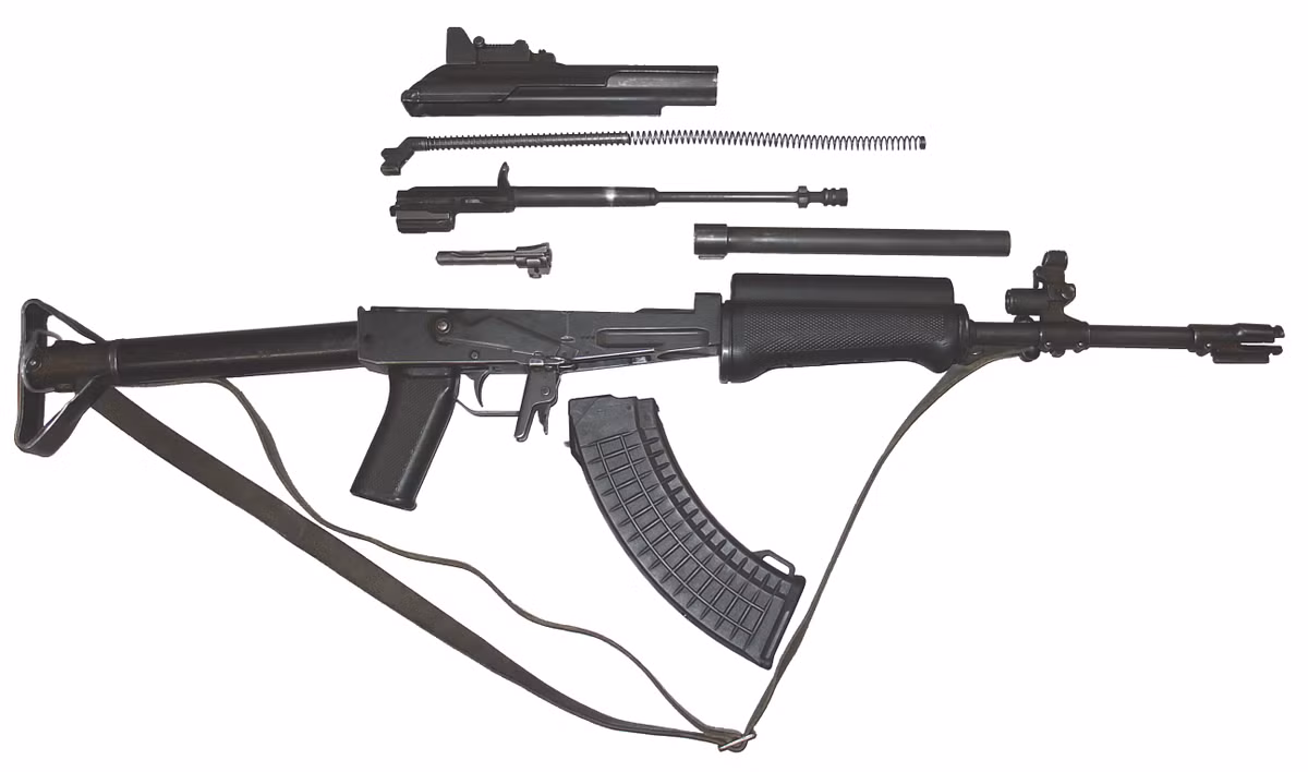Khẩu Rk 62 của Phần Lan vẫn sử dụng cỡ đạn 7,62x39mm giống với AK-47 và đây là một trong những quốc gia châu Âu hiếm hoi sử dụng đạn 7.62mm của Liên Xô, súng có tốc độ bắn vào khoảng 700 viên mỗi phút, gia tốc đầu đạn 715 mét/giây, tầm bắn hiệu quả 300 mét và sử dụng hộp tiếp đạn 30 viên. Nguồn ảnh: Wiki.