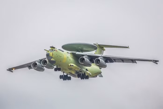 Được mang biệt danh là "Radar bay", máy bay cảnh báo sớm Beriev A-100 được phát triển dựa trên nền tảng máy bay vận tải quân sự chiến lược thế hệ mới Il-76MD-90A (Il-476) của Không quân Nga. Nguồn ảnh: Defense.