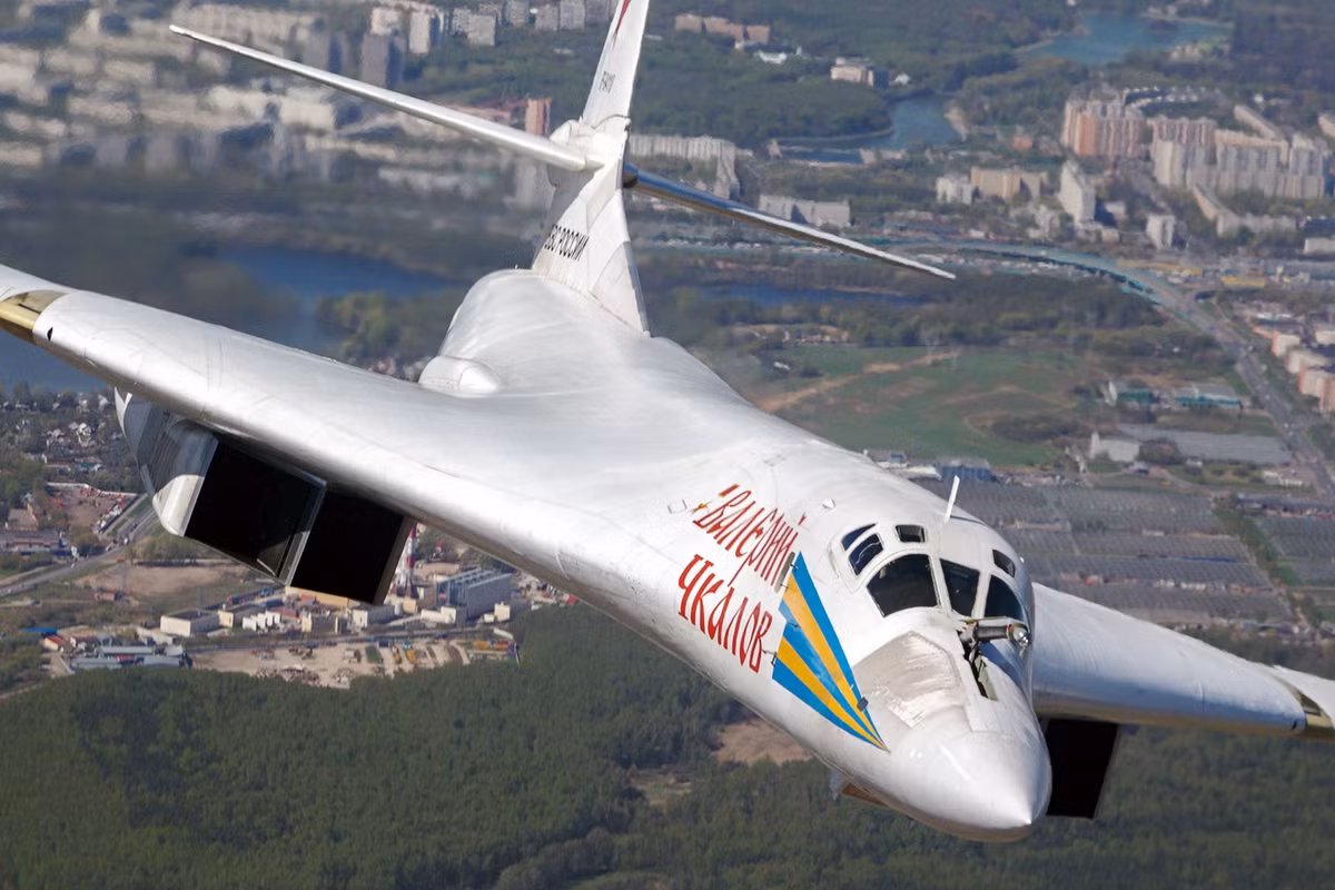 Ngoài Nga, trước đây Ukraine cũng đã từng có Tu-160 trong biên chế không quân của mình. Tuy nhiên hiện nay trong Không quân Ukraine không còn bất cứ một chiếc Tu-160 nào. Nguồn ảnh: Sina.