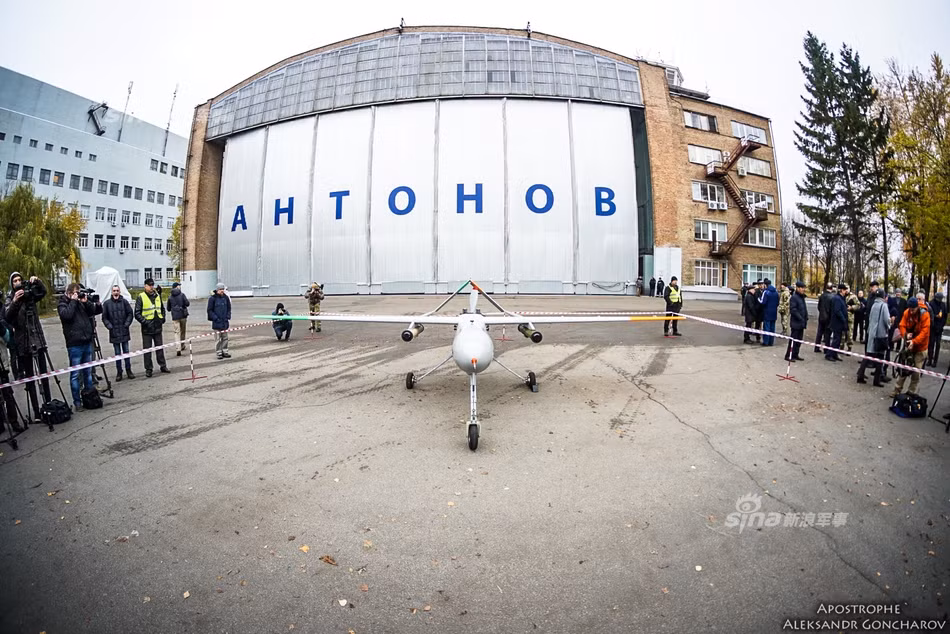Ngay sau khi Nga vừa công bố chế tạo thành công UAV đầu tiên của mình, Ukraine đã theo ngay phía sau với việc ra mắt mẫu máy bay không người lái do chính nước này thiết kế. Nguồn ảnh: Apostrophe.