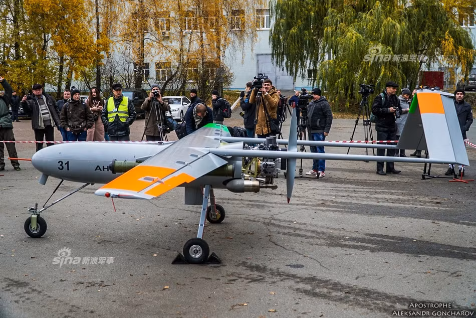 Antonov cho biết, trong tương lai hãng có thể sẽ sản xuất ra khoảng 22.000 chiếc UAV Horlytsia với nhiều loại, nhiều cải biên khác nhau để phù hợp với nhiều khách hàng khác nhau. Nguồn ảnh: Apostrophe.