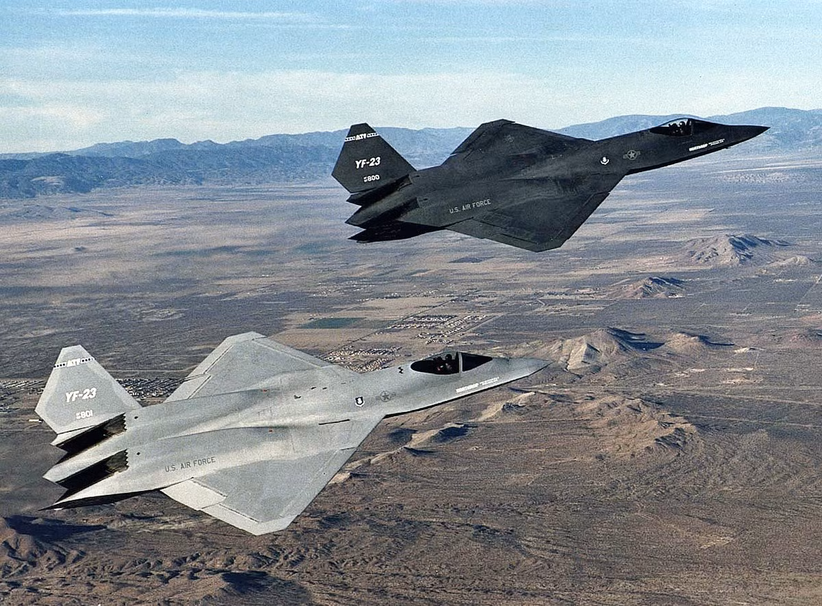 Đỉnh cao trí tuệ của ngành hàng không vũ trụ Mỹ trong cuối Chiến tranh Lạnh chính là phi cơ Northrop YF-23 độc nhất vô nhị do hãng Northrop/McDonnell Douglas thiết kế. Nguồn ảnh: Wiki.