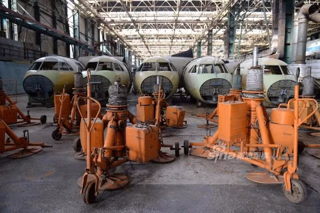 Những bức ảnh lan truyền trên mạng xã hội gần đây đã ghi lại những hình ảnh bên trong kho chứa máy bay gần như bị bỏ hoang của Uzbekistan. Nguồn ảnh: Sina.