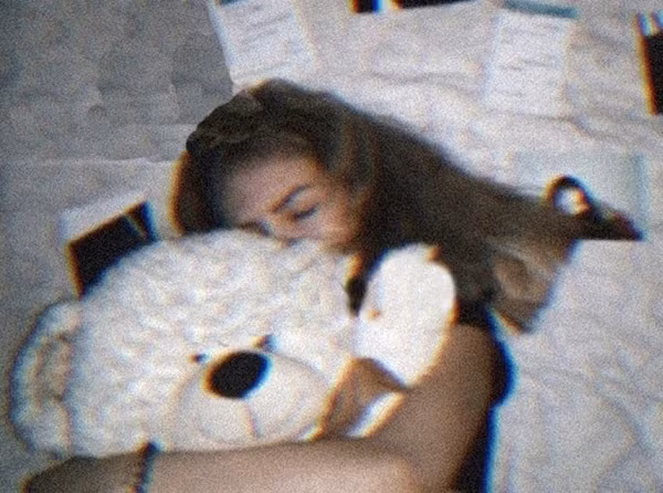 Bé gái 14 tuổi tử vong vì thói quen mang điện thoại vào phòng tắm Be gai 14 tuoi tu vong vi thoi quen mang dien thoai vao phong tam