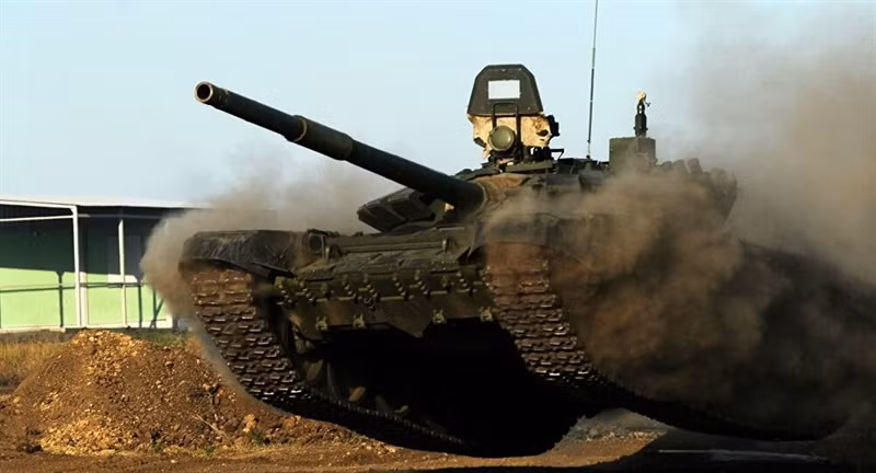 Vũ khí của T-72B3M cũng được gia tăng mạnh mẽ, tháp pháo 125mm 2A46M-5-01 của xe tăng này có độ chính xác cao hơn phiên bản trước, tầm bắn xa hơn và cũng có thể bắn đạn xuyên giáp động năng với hiệu suất xuyên giáp tốt hơn. Xe tăng này cũng được trang bị thiết bị ngắm đa kênh Pine Tree -U mới với máy ảnh nhiệt hiện đại.
