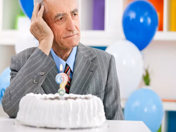 10. Ngăn ngừa bệnh Alzheimer's: Vì hàm lượng vitamin B2 và niacin cao nên lạc cũng ngăn ngừa não bị tổn thương nhận thức do tuổi tác, làm giảm khả năng phát triển bệnh Alzheimer khi về già. Ảnh: Boldsky.