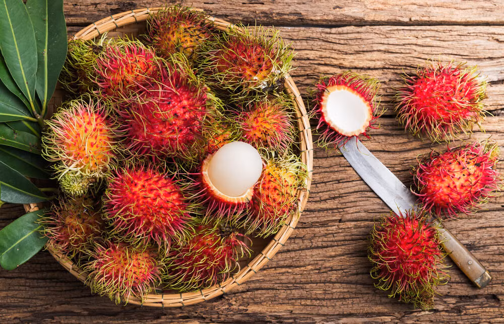 Hạt chôm chôm có thể cải thiện làn da. Xay nhuyễn hạt này và trộn thành bột nhão rồi bôi lên mặt giúp da bạn sáng mịn hơn. Ảnh: Internet.