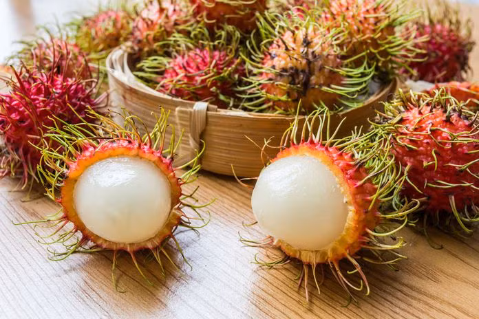 Phốt pho và vitamin C trong chôm chôm giúp cho việc hình thành và tăng cường sức khoẻ xương. Ảnh: Internet.
