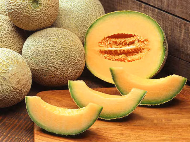 1. Cải thiện thị lực: dưa lưới chứa hàm lượng lớn vitamin C và A giúp cải thiện thị lực một cách rõ rệt.