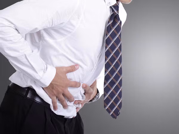 Cải thiện tiêu hóa: Muối tỏi hoặc cụ thể là các thành phần bột tỏi, khá giàu chất xơ. Chất xơ này là một tác nhân quan trọng giúp phân di chuyển dễ dàng dọc theo đường tiêu hóa. Chất xơ giúp giảm một số bệnh, chẳng hạn như táo bón. Ảnh: Boldsky.