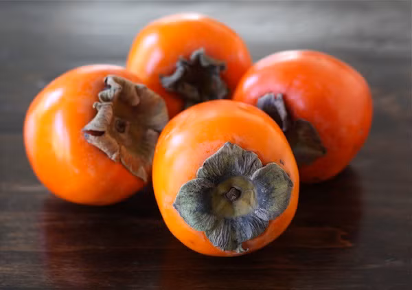 12. Chống lão hóa và làm đẹp da: Quả hồng có công dụng làm đẹp do chứa nhiều vitamin C, A, chất sắt giúp da hồng hào và duy trì thành phần đúng của máu, cải thiện sức khỏe làn da và tóc. Ảnh: Internet.