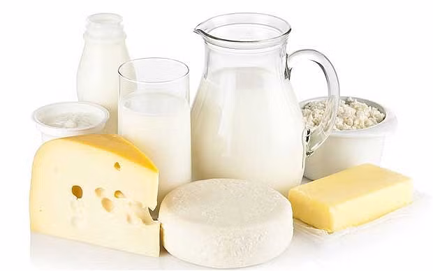 Sản phẩm sữa: Đây là một trong những thực phẩm rất tốt cho bệnh nhân ung thư. Canxi, vitamin D và chất đạm trong những sản phẩm từ sữa sẽ góp phần cho xương khỏe mạnh. Có thể ăn sữa chua để bổ sung vi khuẩn ruột. Với những người ăn chay thì có thể uống sữa gạo hoặc sữa đậu nành. Ảnh: Screwyouacne.