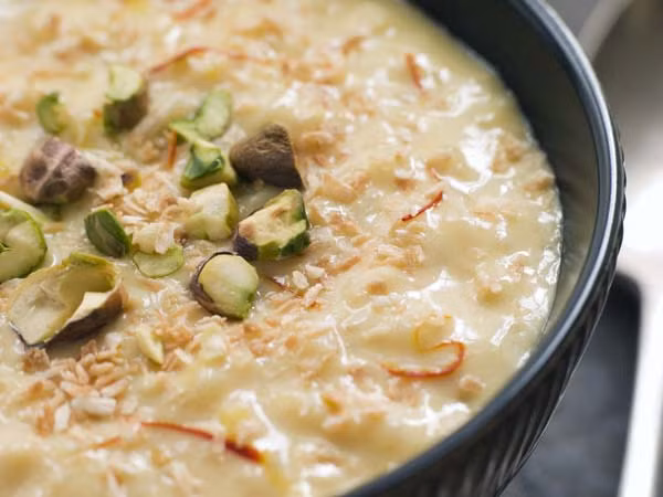 Yến mạch có nhiều chất xơ hòa tan giúp giảm cholesterol, giảm nguy cơ mắc bệnh tim mạch. Ảnh: Boldsky.