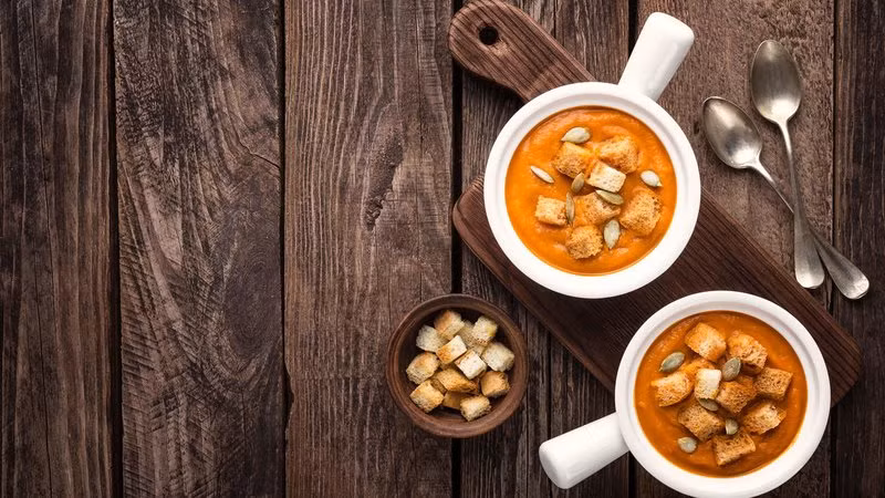Bí đỏ là một trong những thực phẩm lành mạnh. Bí đỏ chứa nhiều beta carotene, vitamin C và kali, giúp ngăn ngừa một số loại ung thư và cải thiện sức khoẻ mắt. Ảnh: Getty.