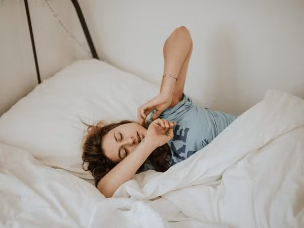 Hầu hết các bà mẹ không muốn nhờ đến sự giúp đỡ nhưng nếu bạn thấy khó khăn, bạn cần phải nói ra. Bạn có thể nói chuyện với người thân và bạn bè để giúp thoát khỏi chứng trầm cảm. Ảnh: Boldsky.
