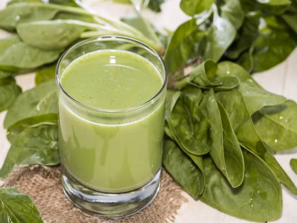 12. Rau bina (cải bó xôi): Rau bina giàu chất chống oxy hoá cũng như vitamin K, folate và lutein giúp bảo vệ não chống lại các gốc tự do. Ảnh: Boldsky.