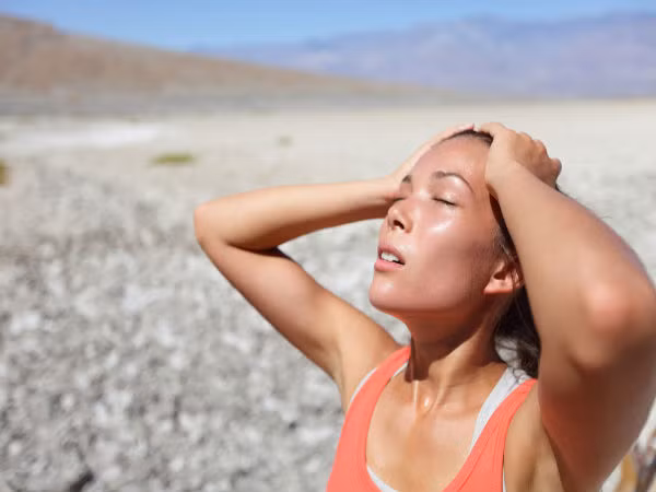 5, Mất nước: Chất xơ có xu hướng hấp thụ nước từ ruột. Ăn quá nhiều chất xơ gây ra tình trạng hấp thu toàn bộ nước từ ruột và dẫn đến mất nước. Ảnh: Boldsky.