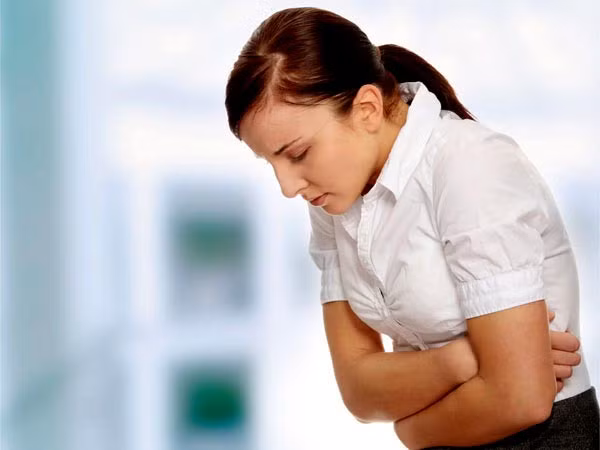 8, Trào ngược dạ dày thực quản: Ăn quá nhiều chất xơ có thể gây ra tình trạng trào ngược dạ dày thực quản. Hiện tượng này thường xảy ra khi thức ăn nằm lâu hơn trong dạ dày. Ảnh: Boldsky.