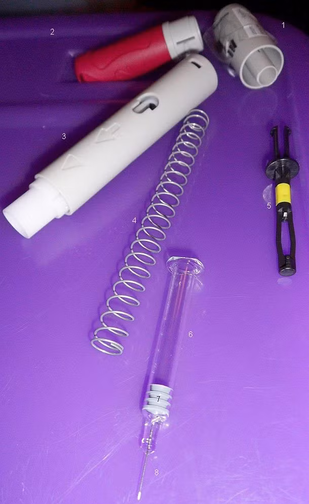 Humira, còn được gọi là Adalimumab, điều trị một số bệnh như viêm khớp dạng thấp, bệnh Crohn và rối loạn da. Ảnh: webmd.