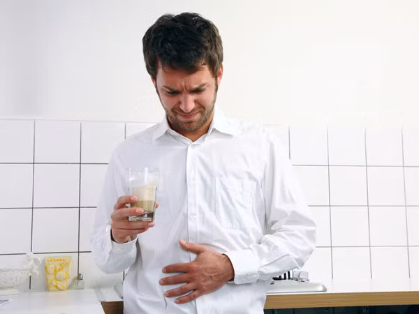 6. Hỗ trợ tiêu hóa: Các chất kháng khuẩn trong lá ổi diệt vi khuẩn và có thể giảm đau bụng. Ảnh: Boldsky.