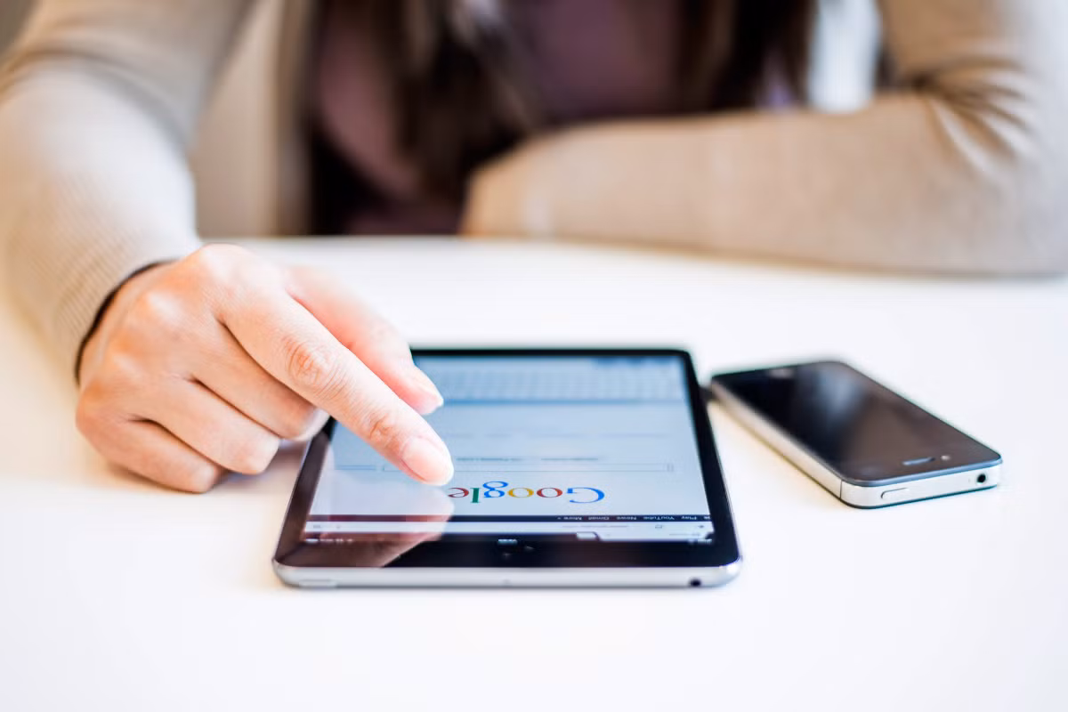 Google khiến bộ não ngày càng nhớ kém đi: Một nghiên cứu năm 2011 của Đại học Columbia phát hiện rằng khi bạn phụ thuộc nhiều vào Internet, não sẽ hoạt động ít đi. Điều đó có nghĩa là bộ não của chúng ta sẽ quên nhiều thứ theo thời gian. Ảnh: iStock.