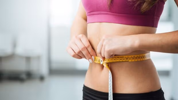 Nếu bạn đang cảm thấy dư thừa mỡ ở khu vực bụng, hãy thực hiên 7 bước sau để có một vòng eo phẳng lỳ chỉ trong 1 tháng. Hãy kiên trì thực hiện để nhanh chóng có kết quả như mong đợi. Ảnh: NDTV.