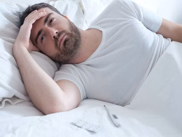 6. Ngủ không đủ: Mất ngủ mãn tính là một trong những yếu tố có thể dẫn đến tổn thương thận. Cơ thể đòi hỏi ngủ đủ giấc vào ban đêm để sửa chữa tổn thương thận. Ảnh: Boldsky.