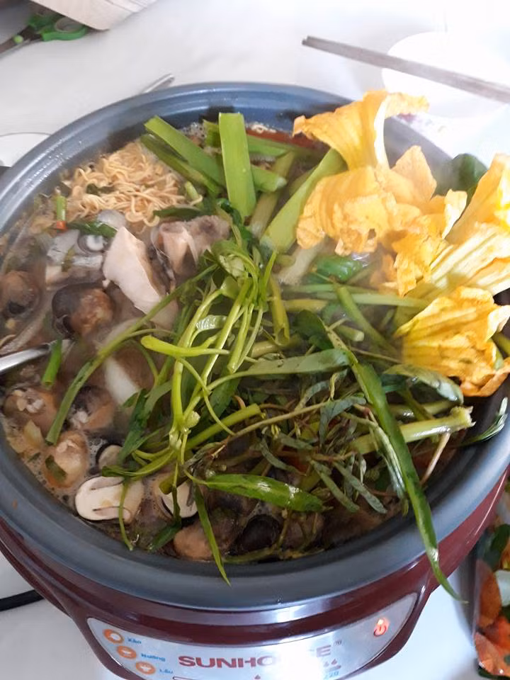 Nước lẩu thái phù hợp để nhúng nhiều loại nhân lẩu khác nhau.