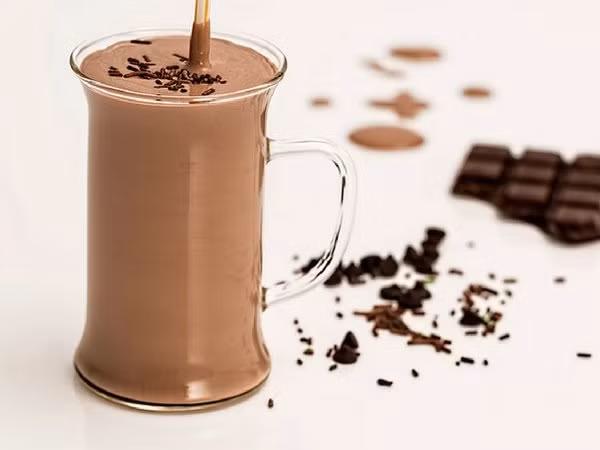 Chất theobromin có trong socola giúp tăng cường khả năng “yêu” ổn định. Ảnh: Boldsky.
