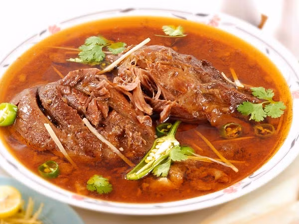 Thức ăn cay: Thức ăn cay gây ra những cơn ác mộng ở nhiều người. Chúng làm rối loạn giấc ngủ, tăng nhiệt độ cơ thể và can thiệp vào hoạt động của não trong lúc ngủ. Ảnh: Boldsky.